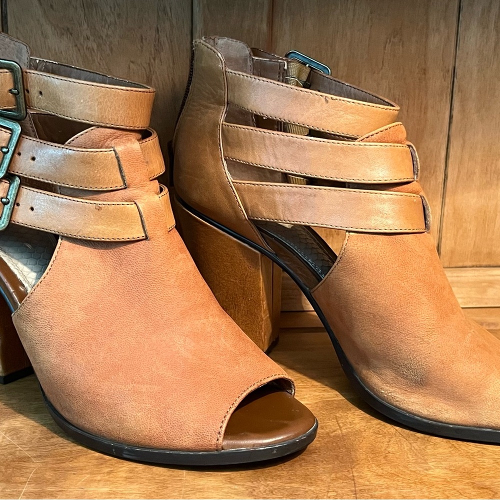 Gianni Bini Tan Leather Peep-Toe Ankle Booties Size 8 Worn/Nice Condition